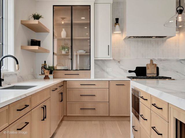 8302 Pleasant View Avenue, Willow Springs, IL 60480