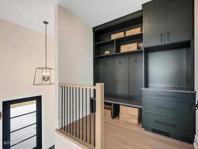 8302 Pleasant View Avenue, Willow Springs, IL 60480