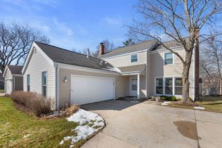 924 Shambliss Lane, Buffalo Grove, IL 60089