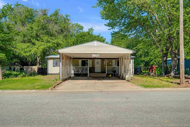 4851 S Bluff St, Wichita, KS 67210