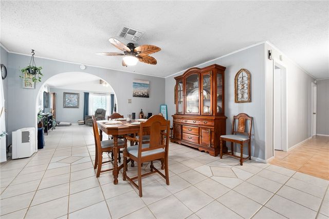 627 S Fuqua St, Rockport, TX 78382