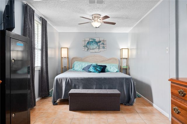 627 S Fuqua St, Rockport, TX 78382