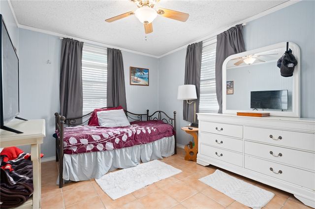 627 S Fuqua St, Rockport, TX 78382