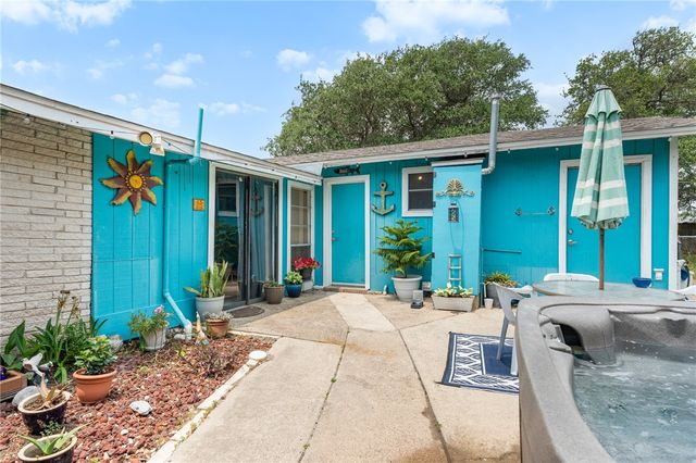 627 S Fuqua St, Rockport, TX 78382