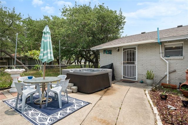 627 S Fuqua St, Rockport, TX 78382