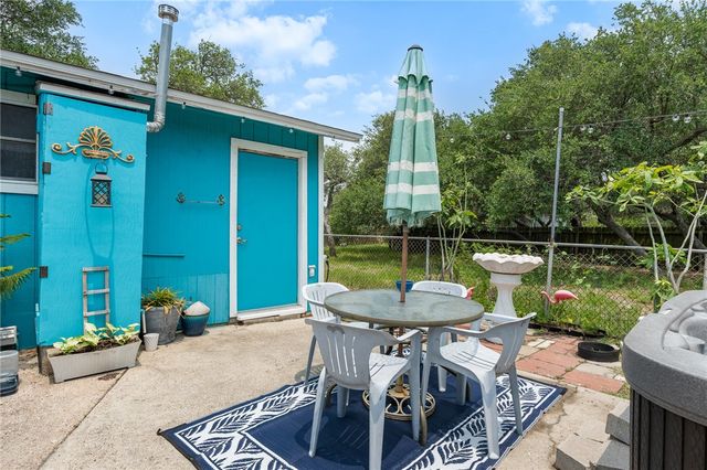 627 S Fuqua St, Rockport, TX 78382