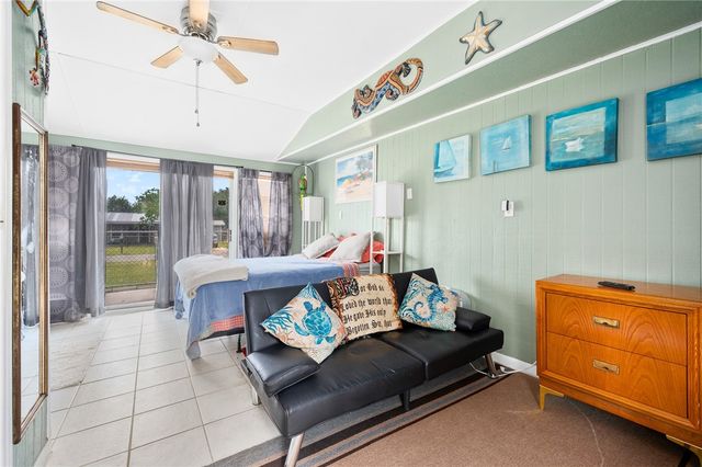 627 S Fuqua St, Rockport, TX 78382