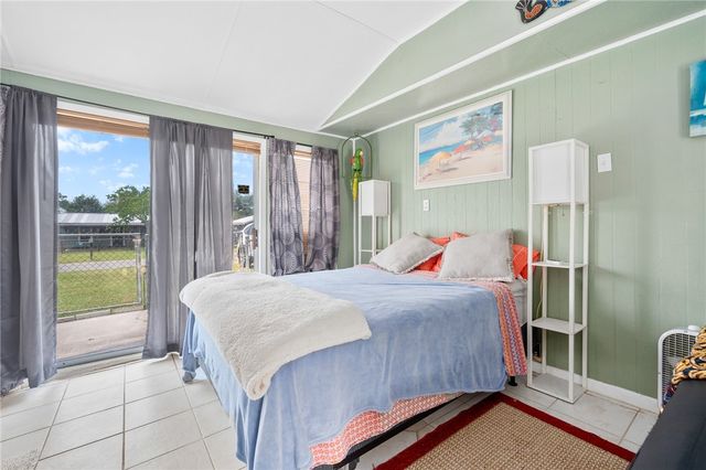 627 S Fuqua St, Rockport, TX 78382