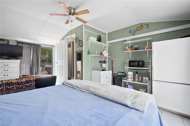 627 S Fuqua St, Rockport, TX 78382