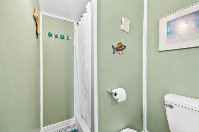 627 S Fuqua St, Rockport, TX 78382