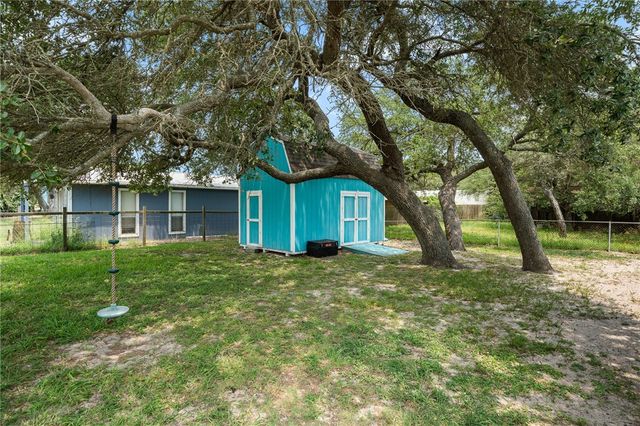 627 S Fuqua St, Rockport, TX 78382