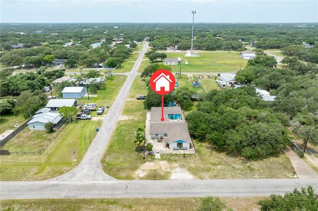 627 S Fuqua St, Rockport, TX 78382