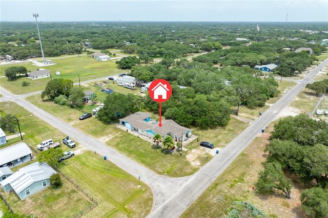 627 S Fuqua St, Rockport, TX 78382