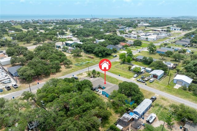 627 S Fuqua St, Rockport, TX 78382