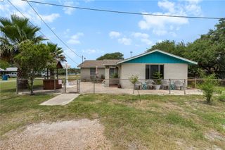 627 S Fuqua St, Rockport, TX 78382