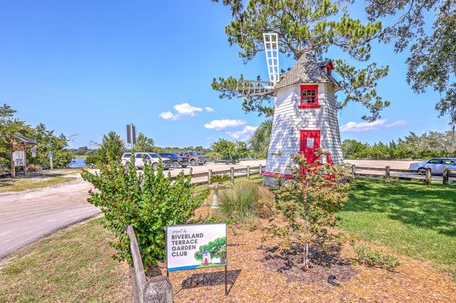 333 Riverland Drive, Charleston, SC 29412