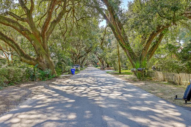 333 Riverland Drive, Charleston, SC 29412