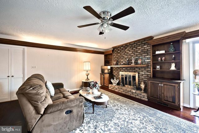 3415 BLACKFRIAR LN, York, PA 17402