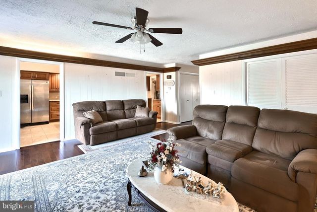 3415 BLACKFRIAR LN, York, PA 17402