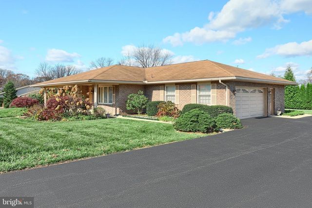 3415 BLACKFRIAR LN, York, PA 17402