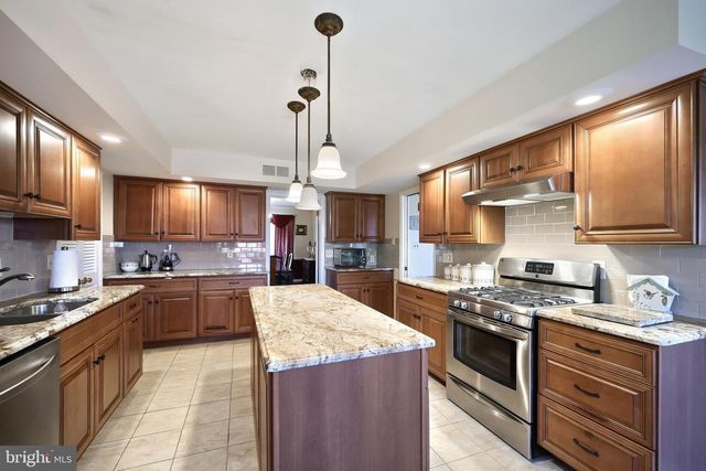 3415 BLACKFRIAR LN, York, PA 17402