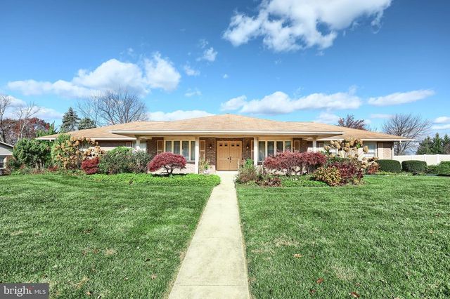 3415 BLACKFRIAR LN, York, PA 17402