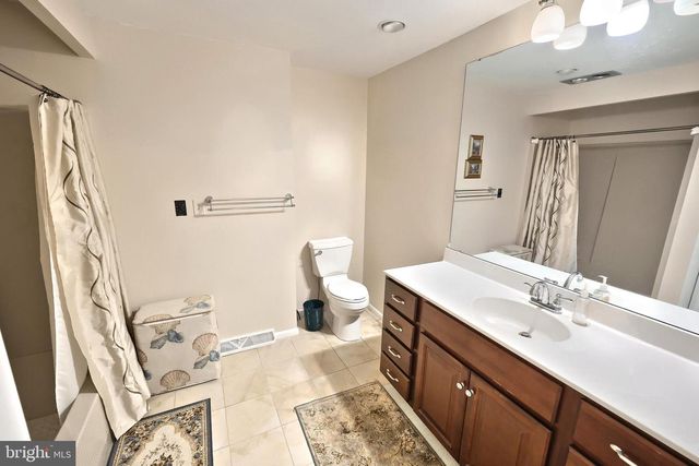 3415 BLACKFRIAR LN, York, PA 17402