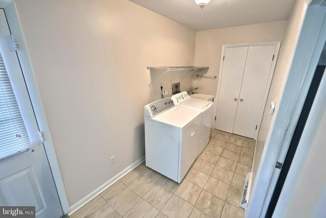 3415 BLACKFRIAR LN, York, PA 17402