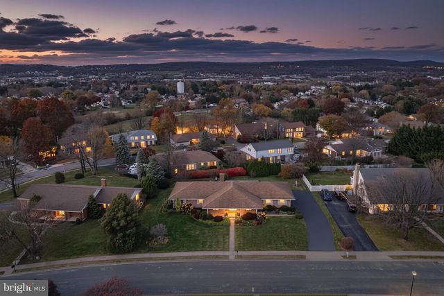 3415 BLACKFRIAR LN, York, PA 17402