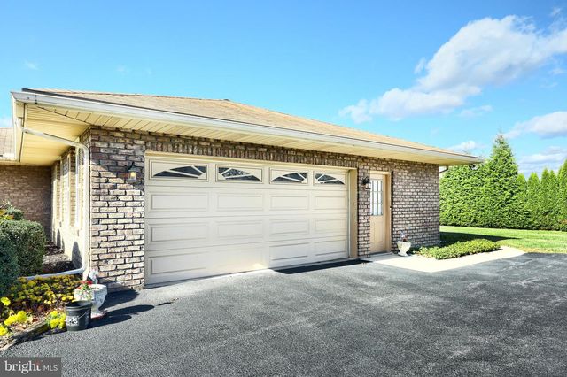 3415 BLACKFRIAR LN, York, PA 17402