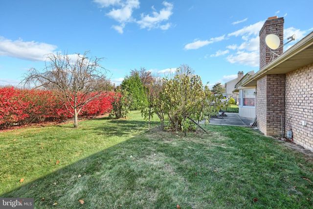 3415 BLACKFRIAR LN, York, PA 17402