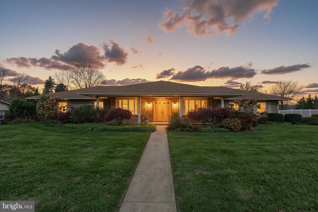 3415 BLACKFRIAR LN, York, PA 17402