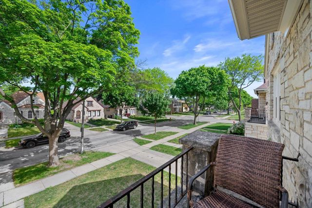2613 N 62nd STREET, Wauwatosa, WI 53213