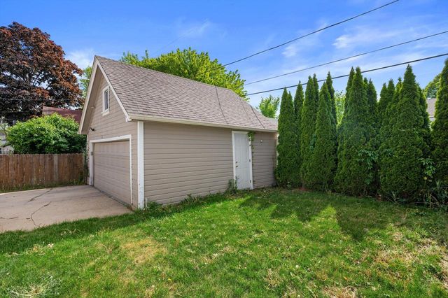 2613 N 62nd STREET, Wauwatosa, WI 53213