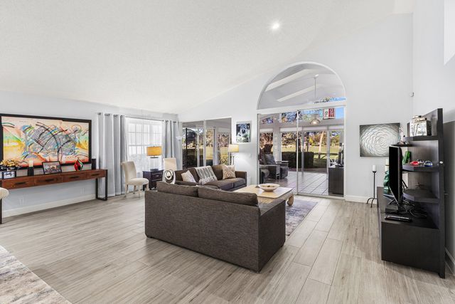 12902 Touchstone Place, Palm Beach Gardens, FL 33418