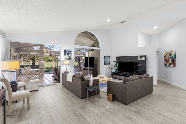 12902 Touchstone Place, Palm Beach Gardens, FL 33418