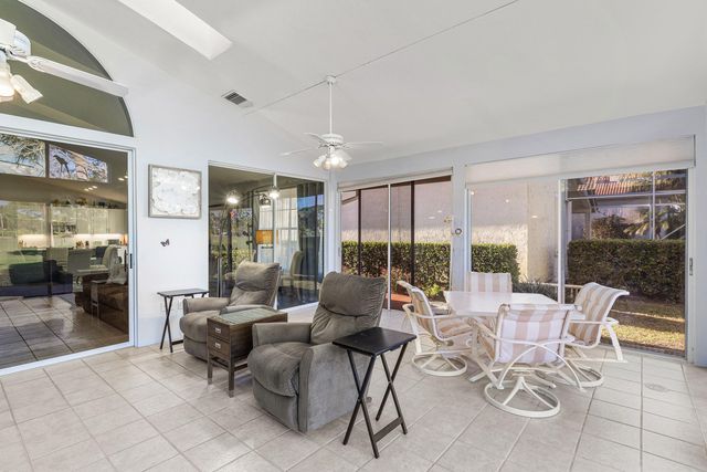 12902 Touchstone Place, Palm Beach Gardens, FL 33418