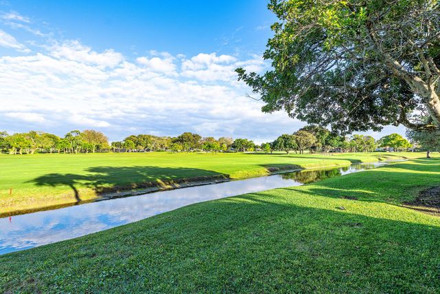 12902 Touchstone Place, Palm Beach Gardens, FL 33418