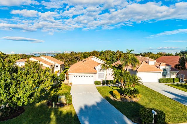 12902 Touchstone Place, Palm Beach Gardens, FL 33418