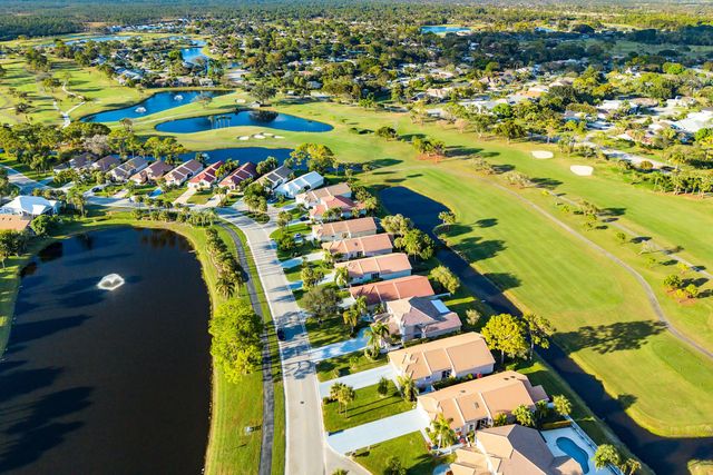 12902 Touchstone Place, Palm Beach Gardens, FL 33418