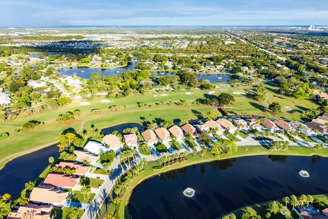 12902 Touchstone Place, Palm Beach Gardens, FL 33418