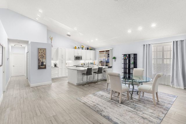 12902 Touchstone Place, Palm Beach Gardens, FL 33418