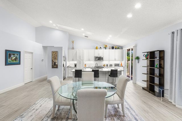 12902 Touchstone Place, Palm Beach Gardens, FL 33418