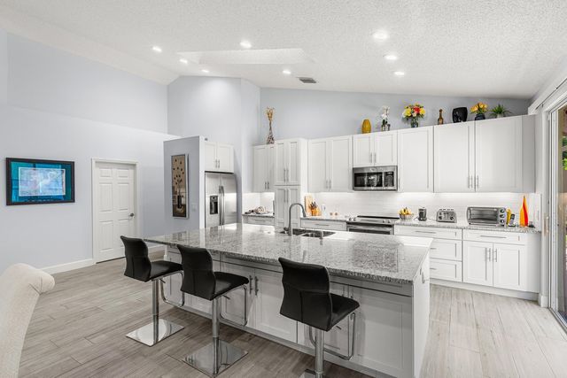 12902 Touchstone Place, Palm Beach Gardens, FL 33418