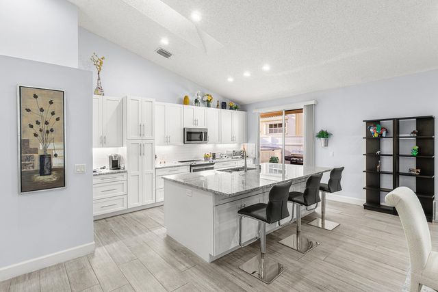 12902 Touchstone Place, Palm Beach Gardens, FL 33418