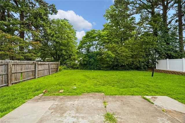 18 Janet DR, Hampton, VA 23666