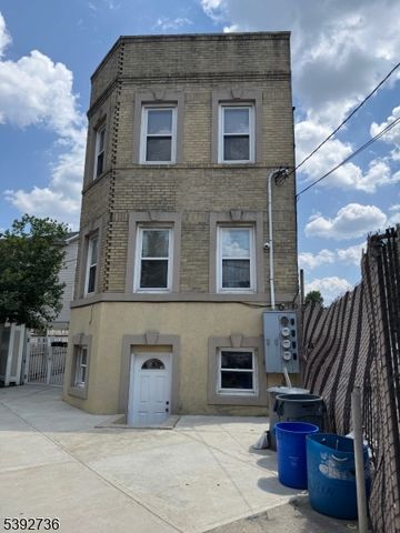 233 Malvern St, Newark City, NJ 07105