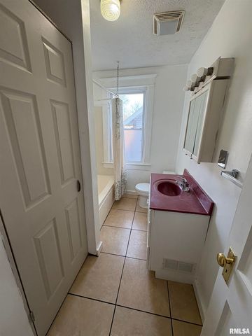 2403 N PEORIA Street, Peoria, IL 61603