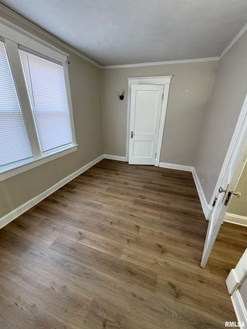 2403 N PEORIA Street, Peoria, IL 61603