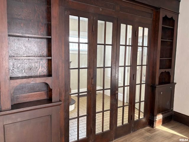 2403 N PEORIA Street, Peoria, IL 61603